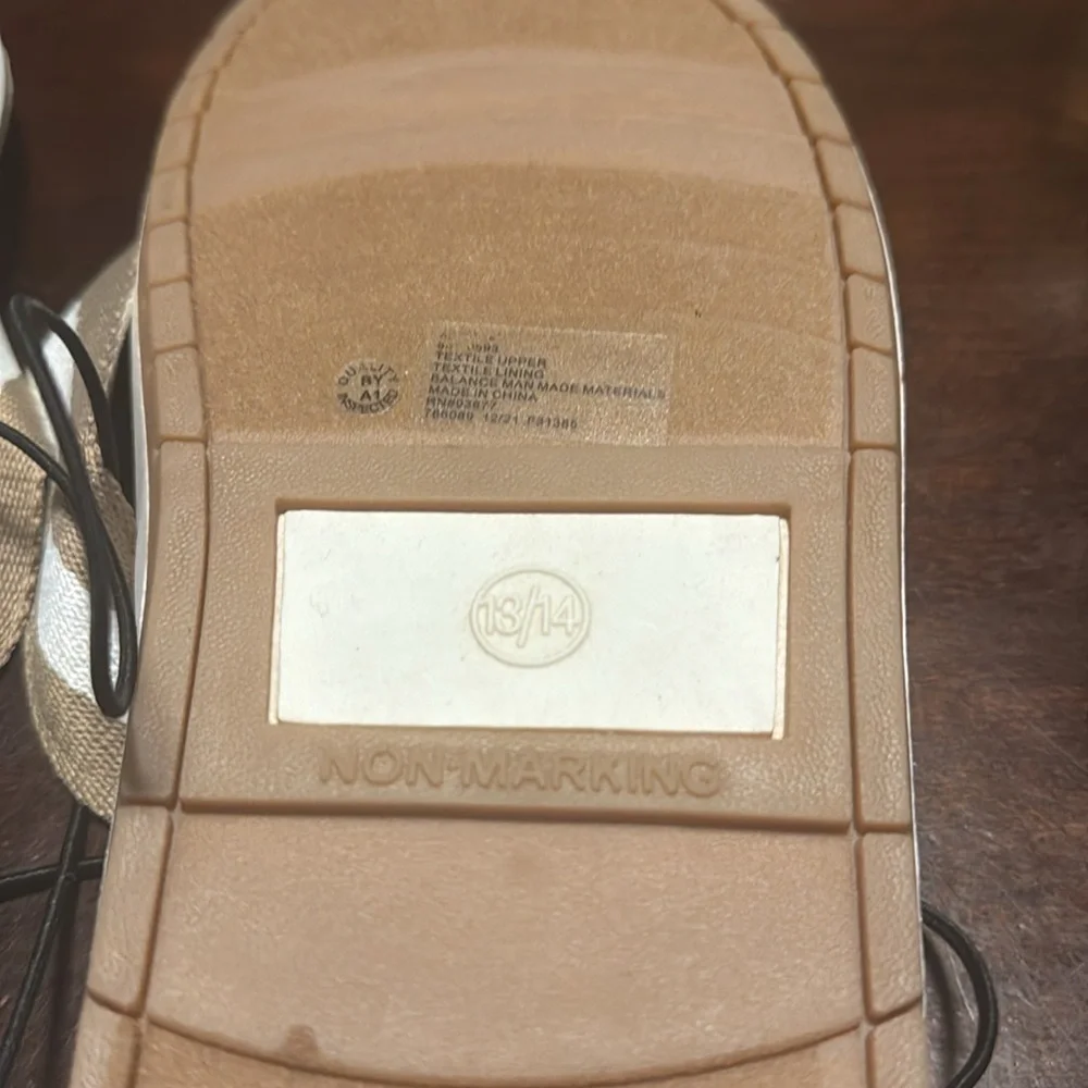 St. John's Bay Mens Flip-Flops X-Large 13/14 Tan and White
